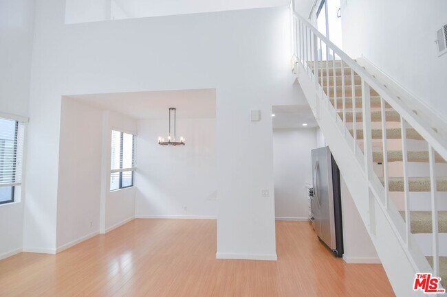 Building Photo - 1727-1727 Glendon Ave