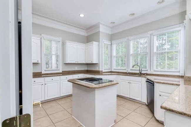 Building Photo - Beautiful home in Lake Carolina Harborside with Fully Equipped Private Apartment