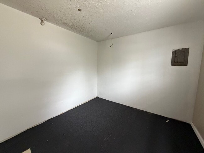 Building Photo - FOR RENT in Lafayette!