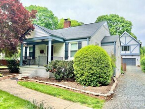 Building Photo - 2637 Chesterfield Ave