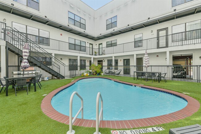 Building Photo - 17 Waugh Dr