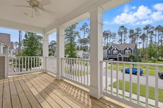 Building Photo - Spacious 5 Bedroom Home in Richmond Hill’s Waterways Community