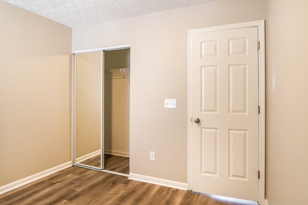 Building Photo - 207 Oak Grove Ln