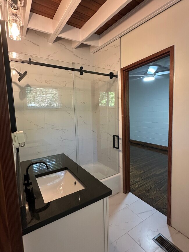 Building Photo - 693 Chestnut St