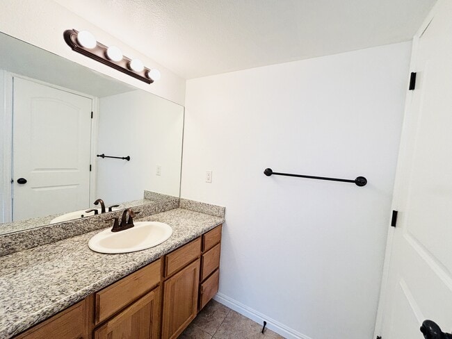 Building Photo - 5700 S 900 E