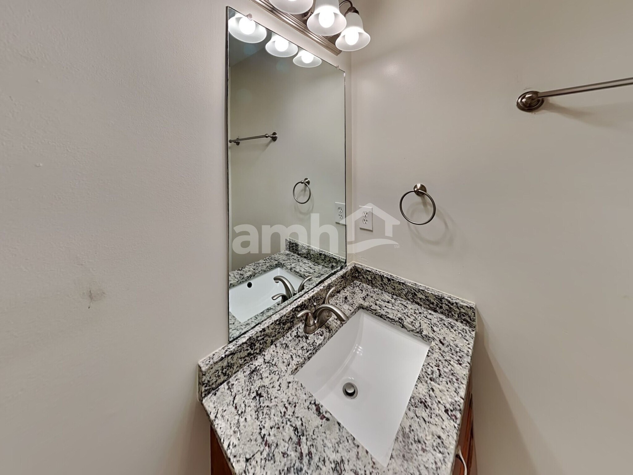 Building Photo - 2908 Checkers Ct