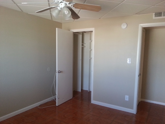 Building Photo - 6313 W Earll Dr