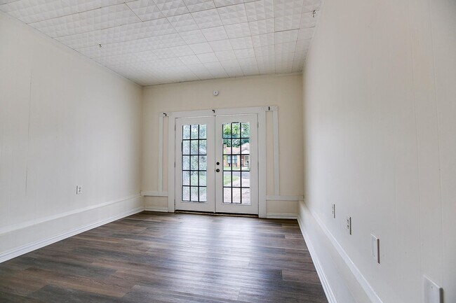 Building Photo - Very nice 3 bedroom home in Santa Rita AVAILABLE NOW!
