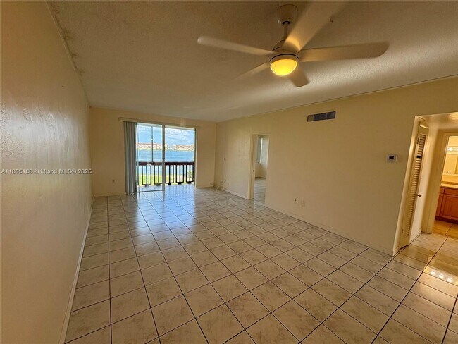 Building Photo - 1591 NE Miami Gardens Dr