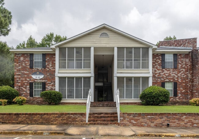 Building Photo - 224 N Oakley Dr