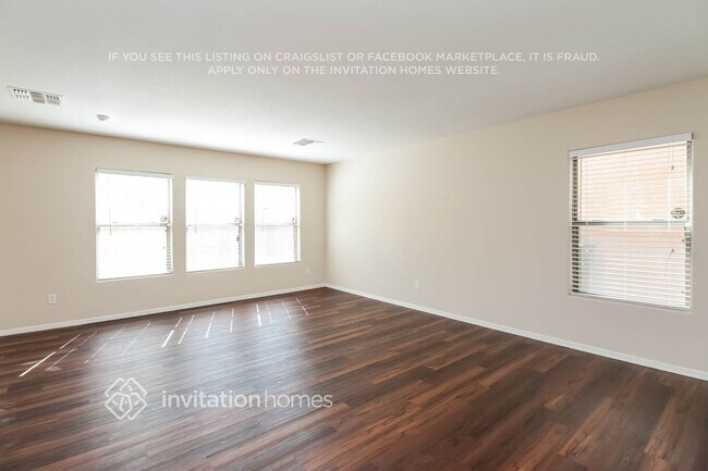 Building Photo - 7811 S 63rd Dr
