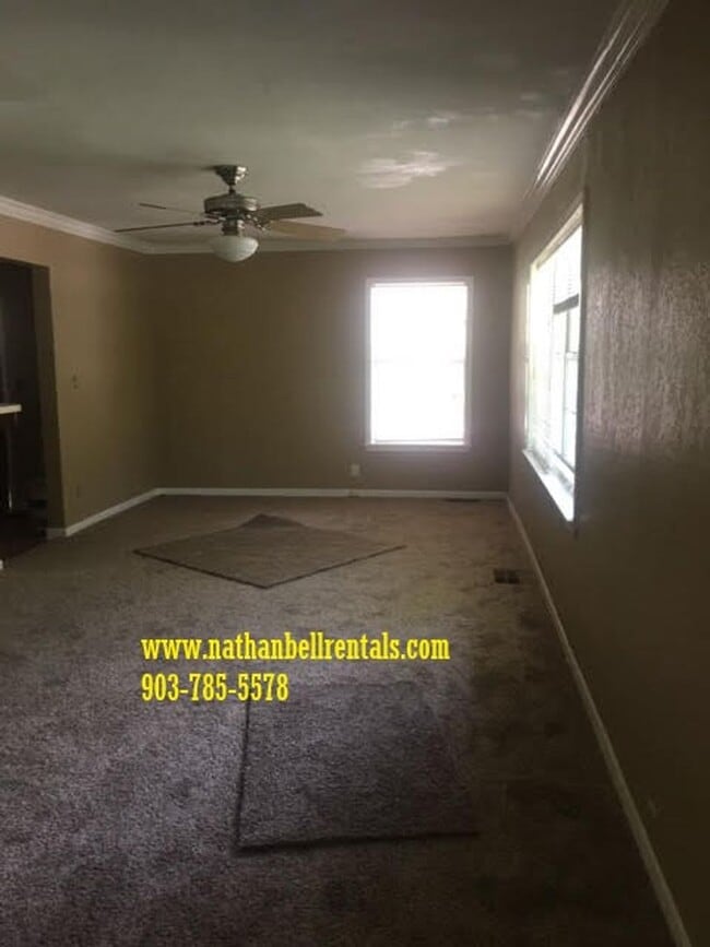 Building Photo - Single family-3 bedroom/2 bath