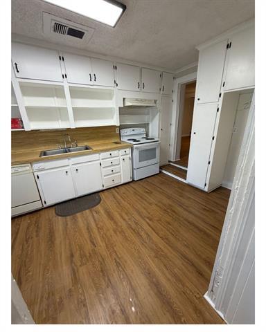 Building Photo - 805 W Spring St