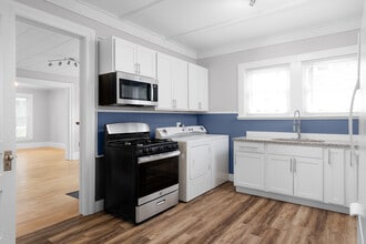 Building Photo - 707 Academy St