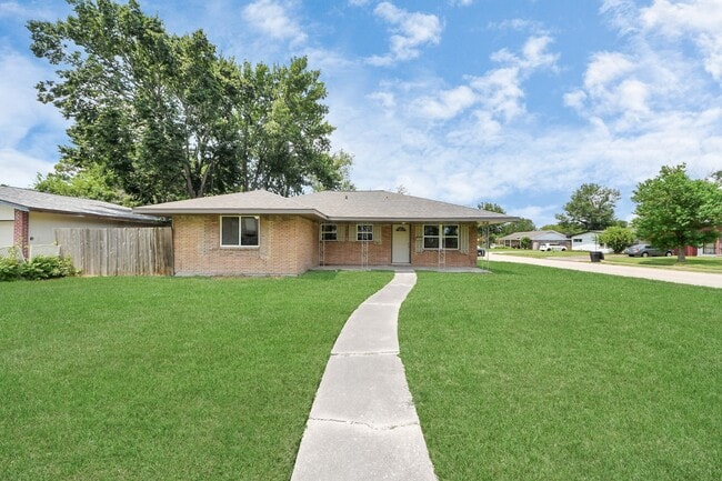 Building Photo - 8102 Bob White Dr