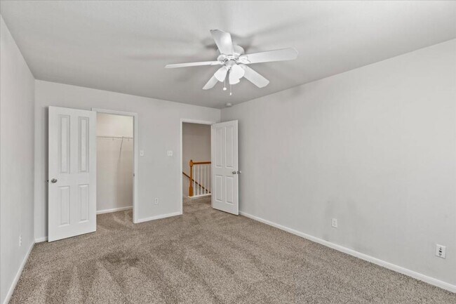 Building Photo - 208 Valona Dr