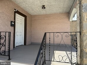Building Photo - 261 Long Ln