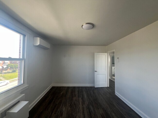 Building Photo - 7236 Barnard Ave
