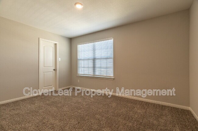 Building Photo - 9130 Bennett Frst