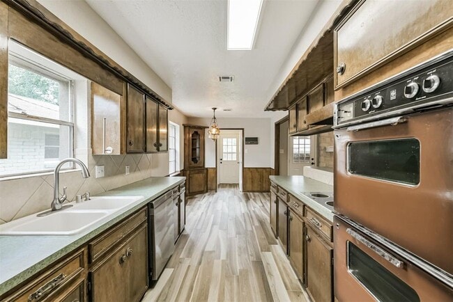 Building Photo - 28902 Twisted Oak Dr