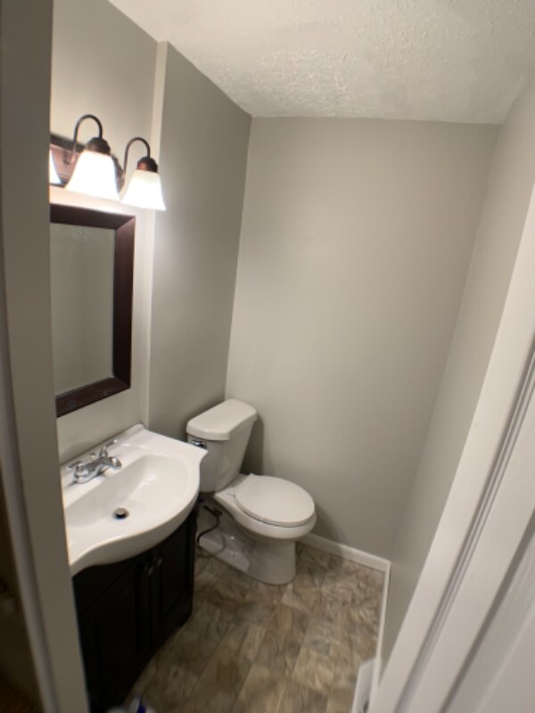 Building Photo - 3233 Hewitt Ave NW