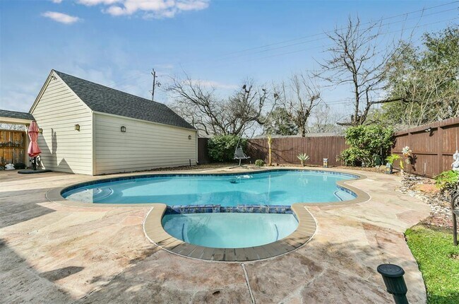 Building Photo - 12114 Rocky Knoll Dr