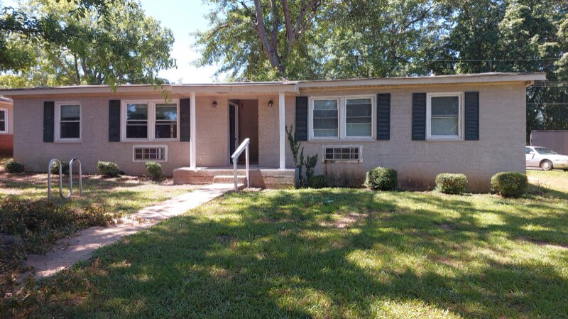 Primary Photo - 201 Chandler Dr