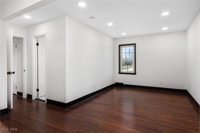 Building Photo - 5205 Harper Rd