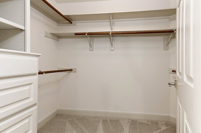 Building Photo - 15 Rockledge Dr