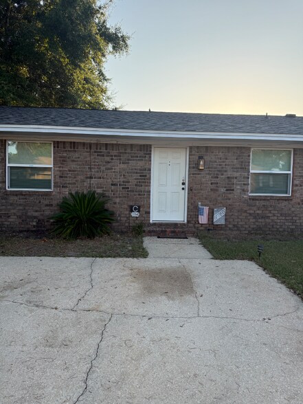 Building Photo - 3364 Green Briar Cir