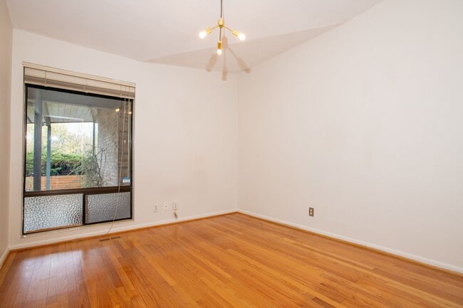 Building Photo - Magnolia 4 bedroom, 3 bathroom