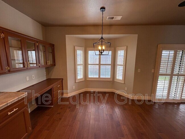 Building Photo - 540 W Birch Ct