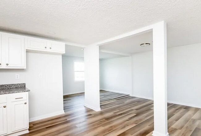 Building Photo - Huge Renovated Home in Rolling Hills!
