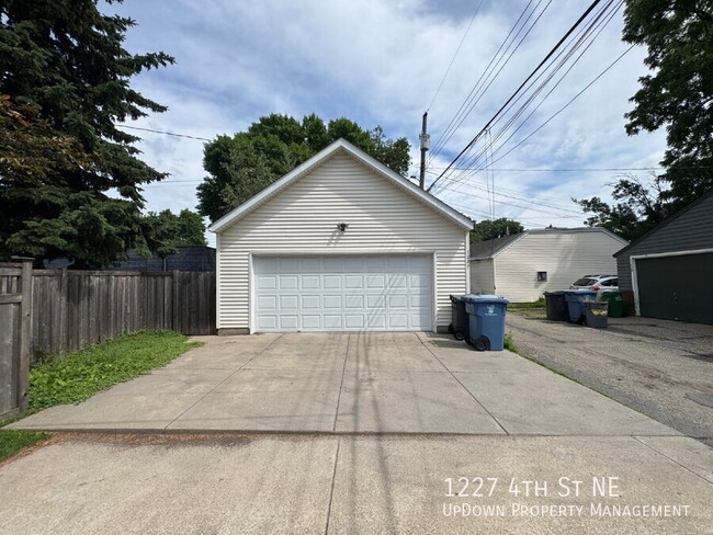 Building Photo - 1227 4th St NE