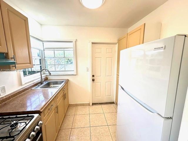 Building Photo - 2101 Bay Dr