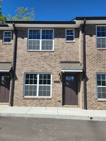 Primary Photo - 107 Towne View Dr
