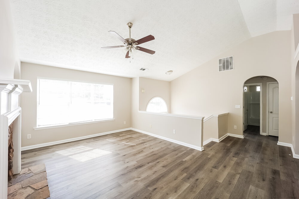 Building Photo - 587 Rosewood Cir