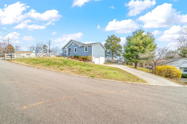 Building Photo - 5712 Walden Woods Ct NW