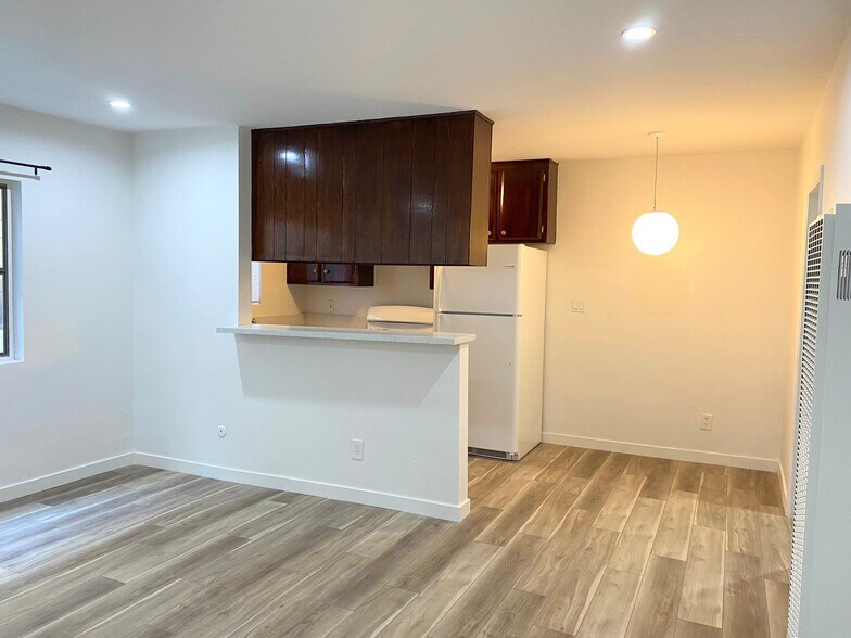 Building Photo - 963 Edgecliffe Dr