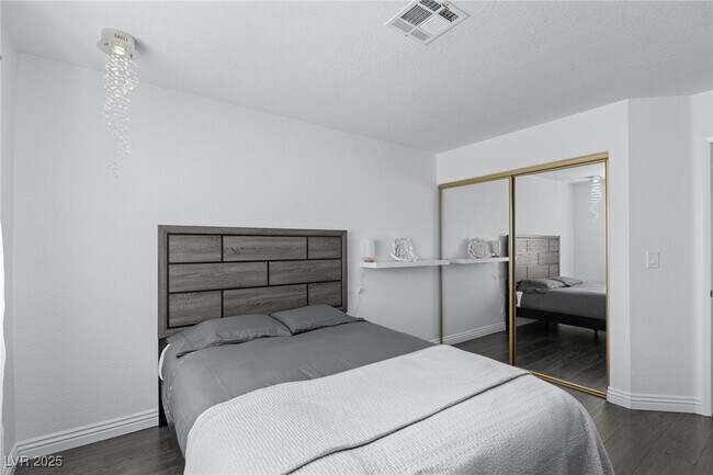 Building Photo - 2932 Whalers Cove Cir