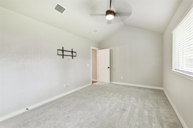 Building Photo - 10615 Prospect Hill Dr