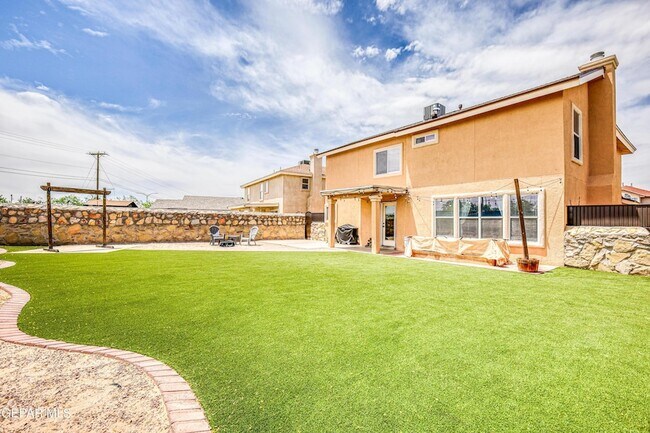 Building Photo - 12748 Tierra Pueblo Dr