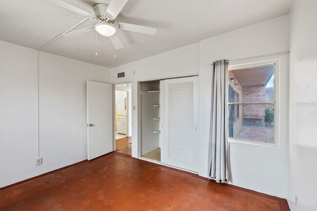 Building Photo - 2230 E Spring St