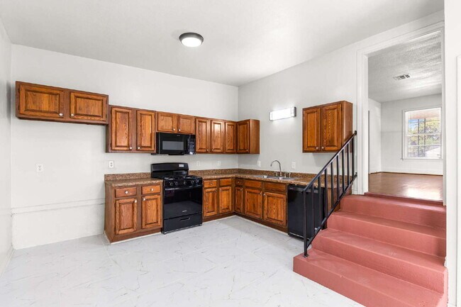 Building Photo - Private Landlord/Housing accepted-2700 Alexander Avenue