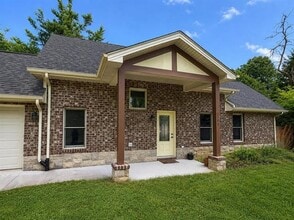 Building Photo - 3 Bedroom Home in Convenient Christiansburg Location