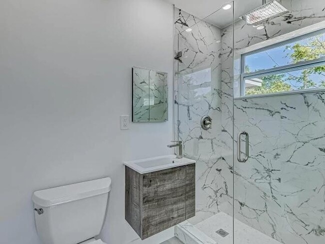 Building Photo - 855 Date Palm Dr