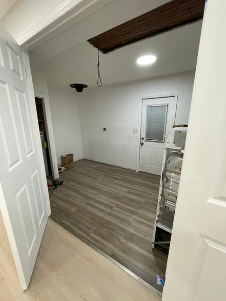 Building Photo - 11 Heights Trail