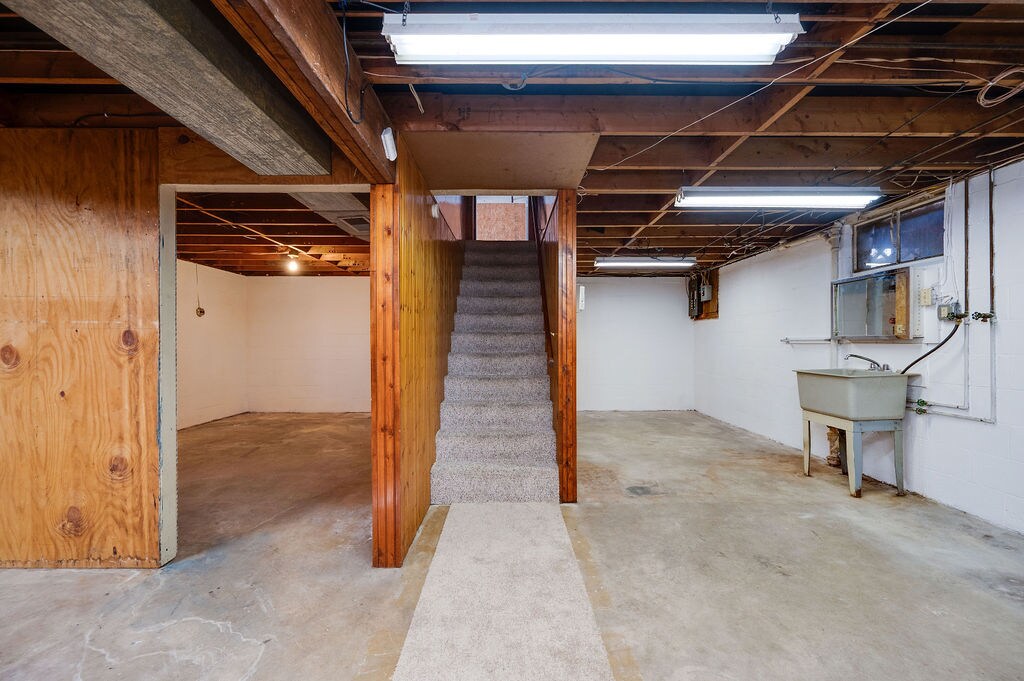 Building Photo - 7 Helen Ln