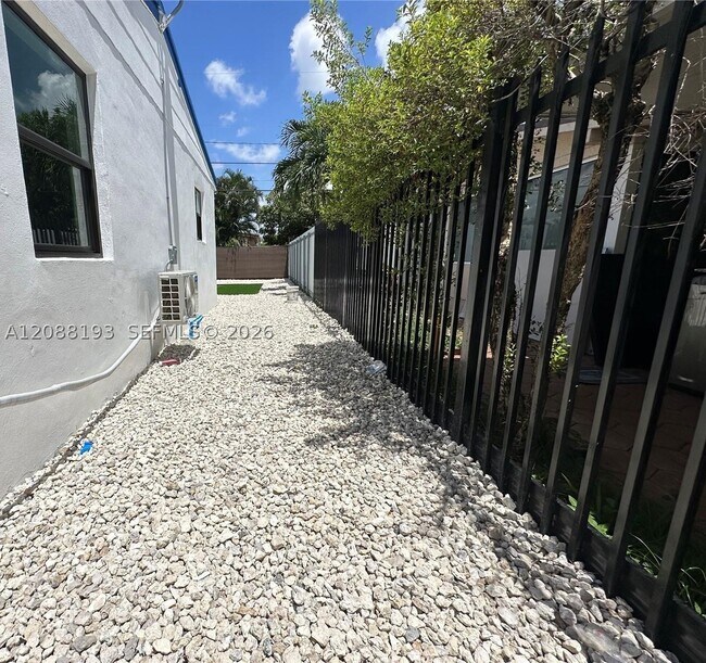 Building Photo - 2115 NW 185th St