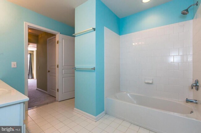 Building Photo - 684 Churchill Rd